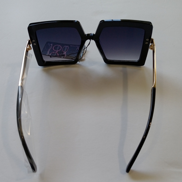 NWT Women's oversized square sunglasses - Picture 2 of 4